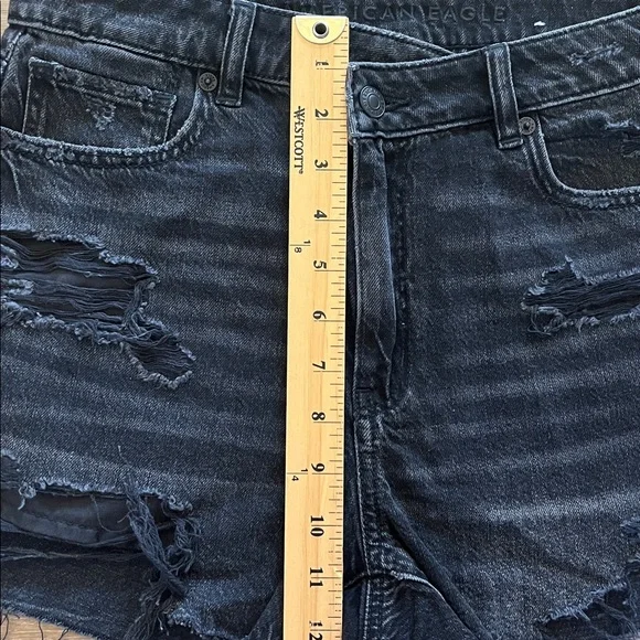 NWT American Eagle Distressed Black Denim Mom Shorts size 4 - Picture 7 of 11